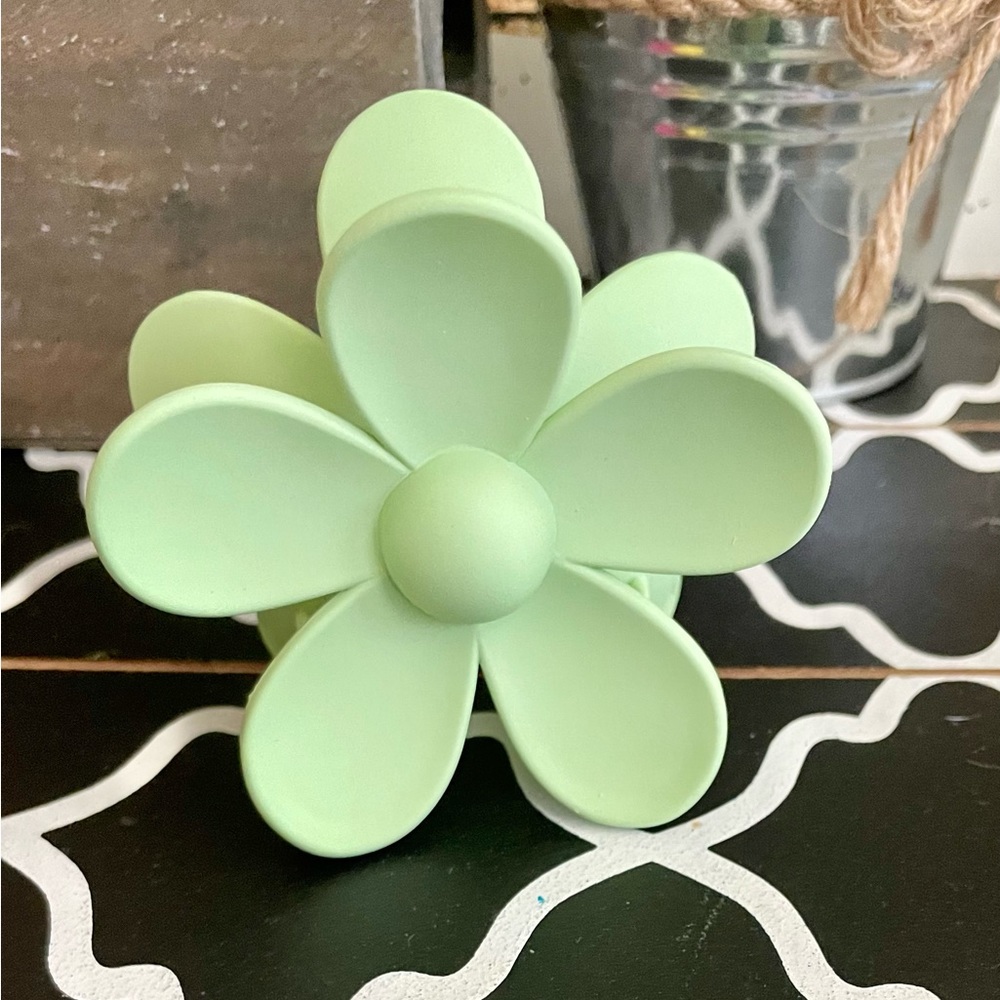 Flower Hair clip- light Green size 2.8H x 1.7W NWOT These clips have a firm grip